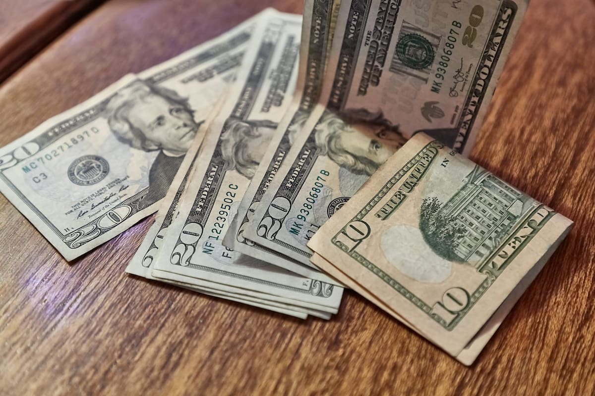 Billetes de dólares. // Foto: 123RF.