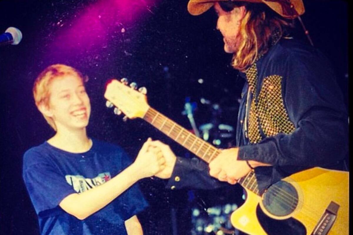 Hijo de Billy Ray Cyrus levanta preocupación sobre la salud del cantante