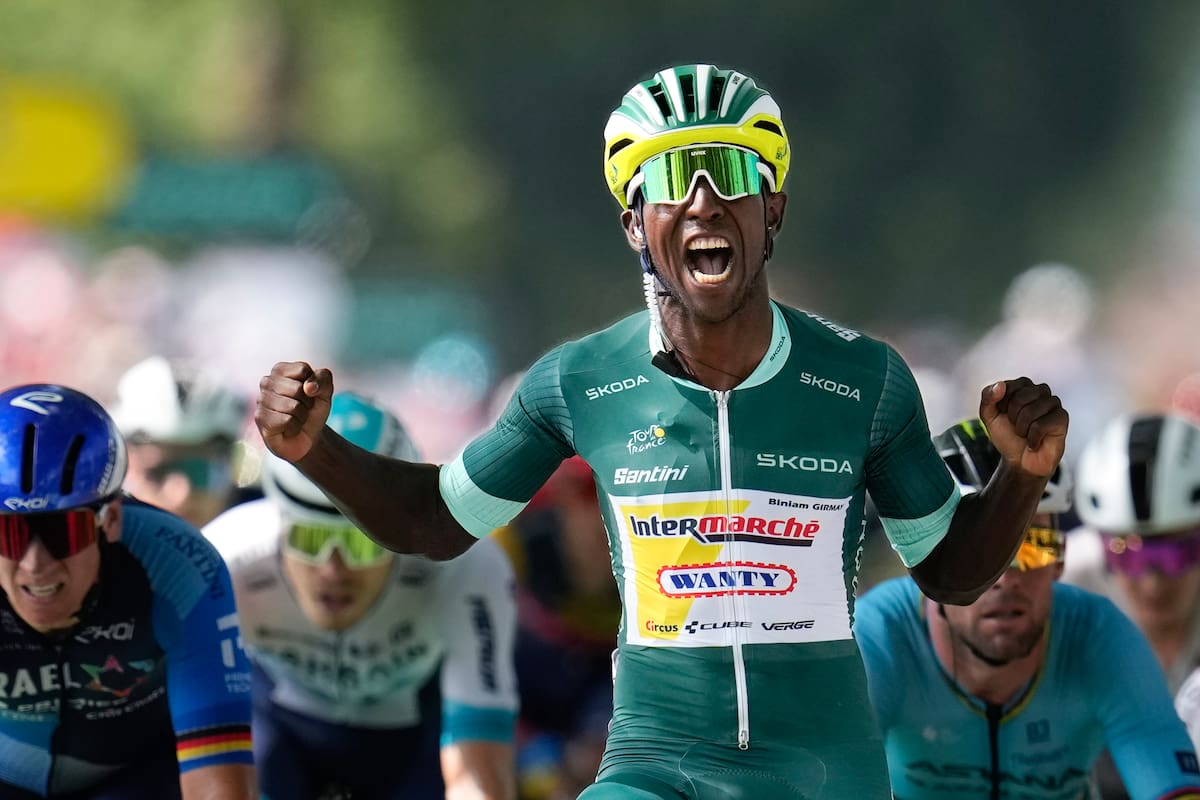 Biniam Girmay ganó la etapa del Tour y Pogacar sigue de líder