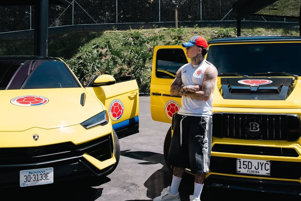 ¿Fue la sal? Blessd ‘empapeló’ sus carros de alta gama en honor a la Selección Colombia