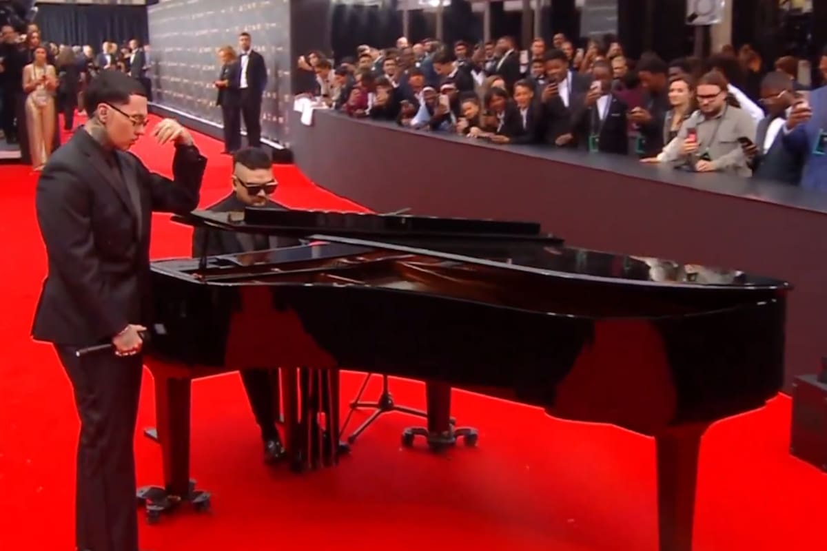 Video: así fue la presentación de Blessd en la gala del Balón de Oro