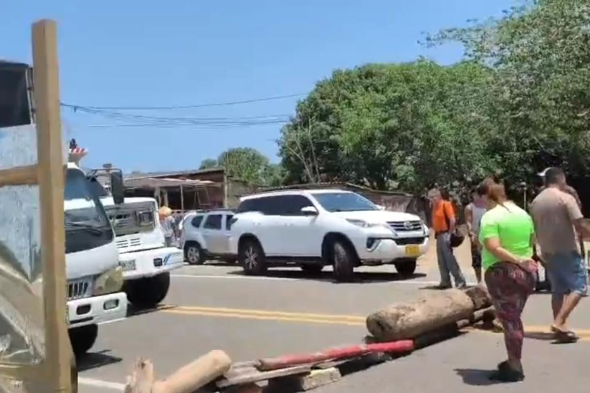 Vendedores de Loma de Arena bloquean Vía al Mar: esta es la razón