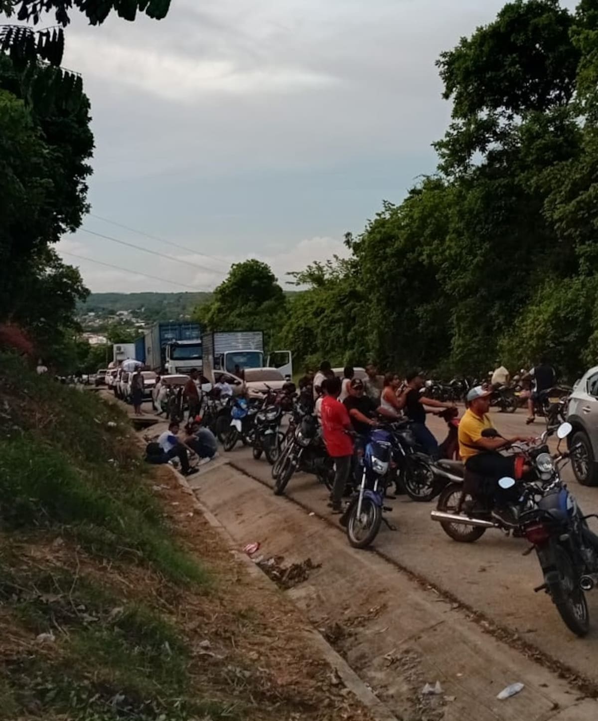 Bloqueo en la Troncal de Occidente. // Foto: cortesía de Rafael Martínez,