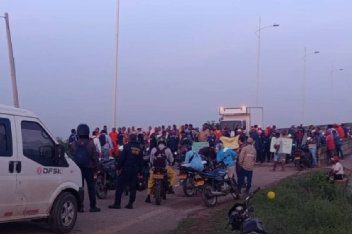 Puente de Barú bloqueado: fuerte congestión hacia la zona insular