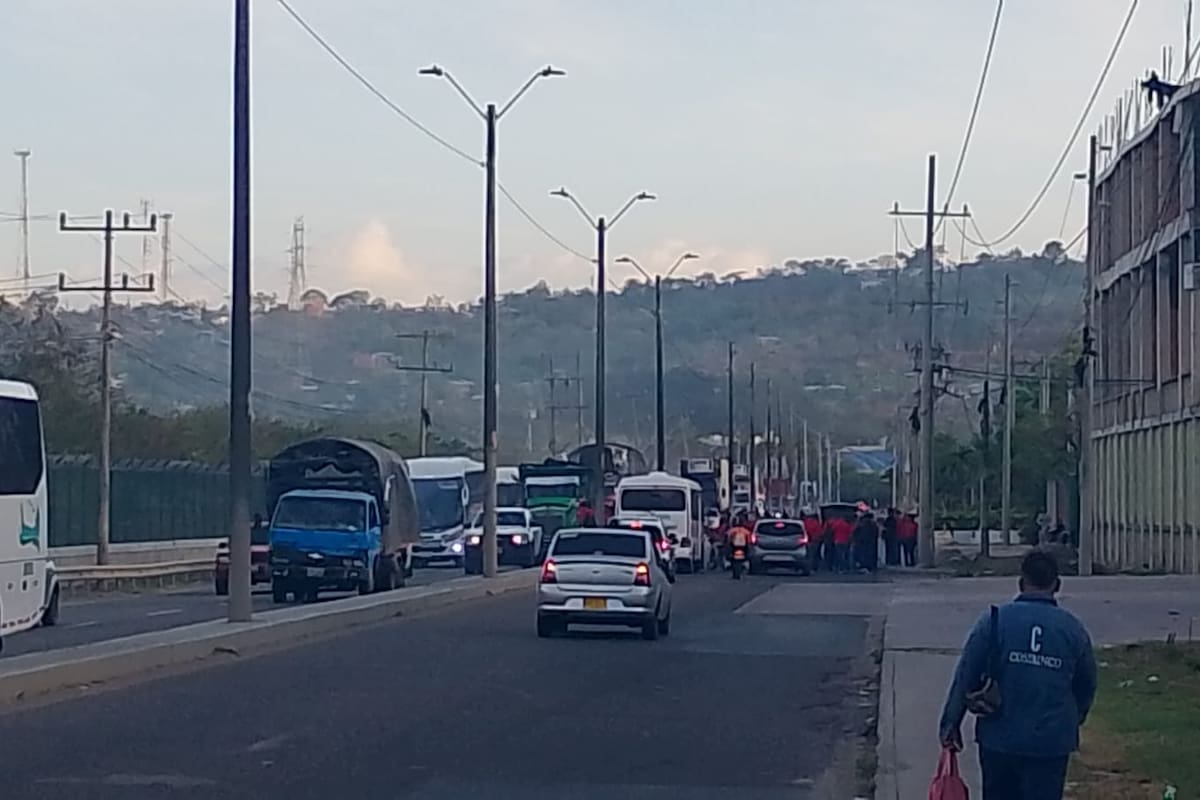 Bloqueo en la vía a Mamonal este 23 de abril: así está la movilidad