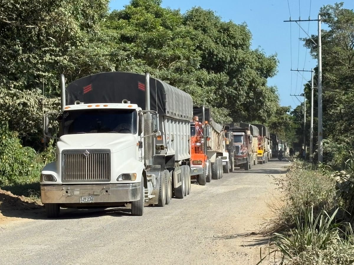 Bloqueo en Santa Catalina impide el paso de vehículos de carga. // Foto: cortesía - comunidad.