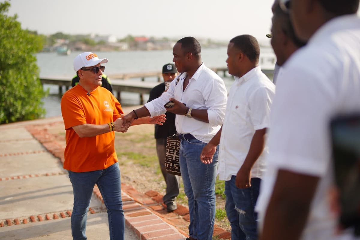 El alcalde mencionó que se van a abrir las convocatorias para el personal médico del puesto de salud, y los nativos también pueden inscribirse // Cortesía: Alcaldía de Cartagena.