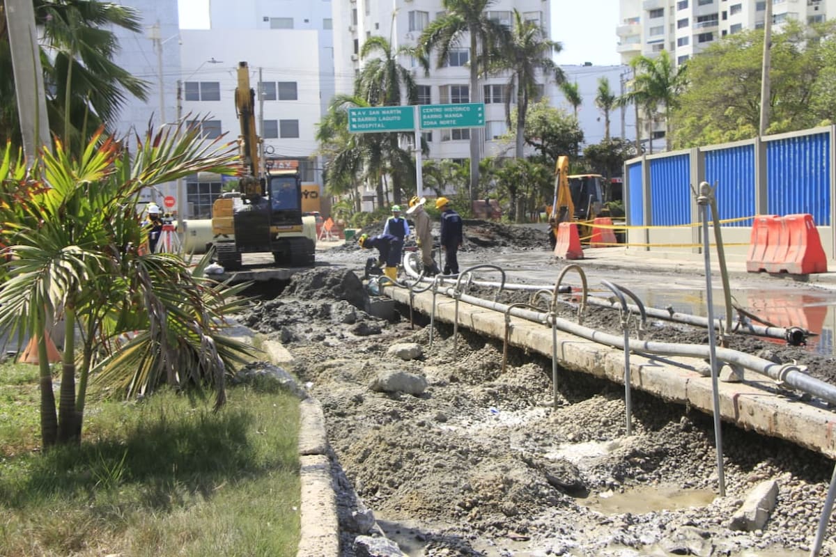 Avanzan las obras preliminares contra las inundaciones en Bocagrande. // Foto: Julio Castaño.