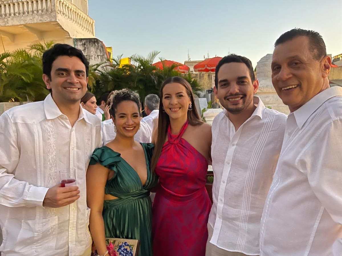 Julián Gómez, María Fernanda Sierra, Connie Álvarez, Jorge Sierra e Iván Perea.