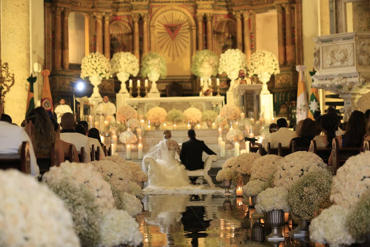La Catedral fue el escenario para sellar el amor de esta pareja. //Fotos: Luis Herrán- El Universal.