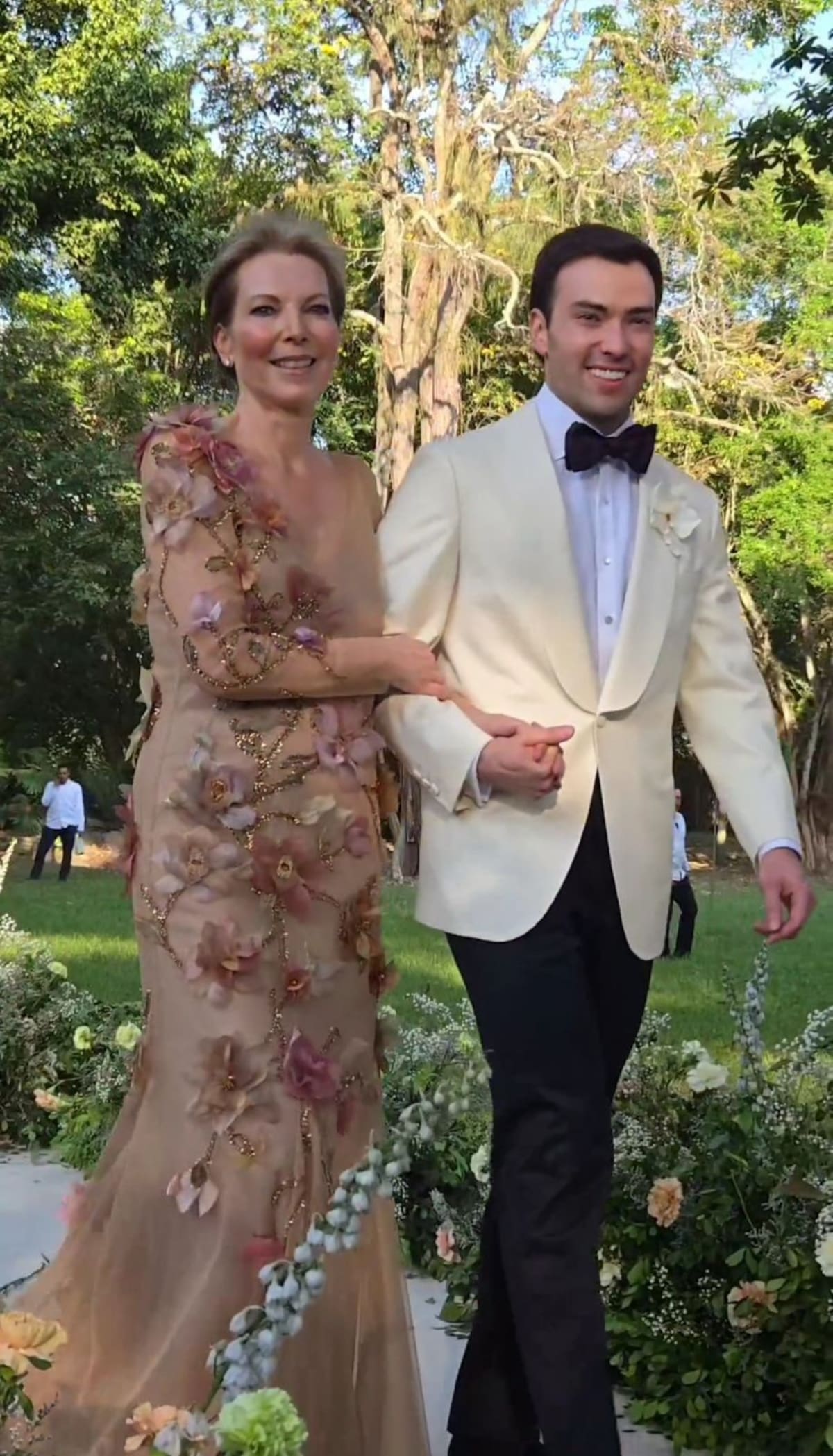 Esteban Santos y Gabriela Tafur se casaron en un cañaduzal en Cali, Colombia. //Foto: IG @gabrielatafur