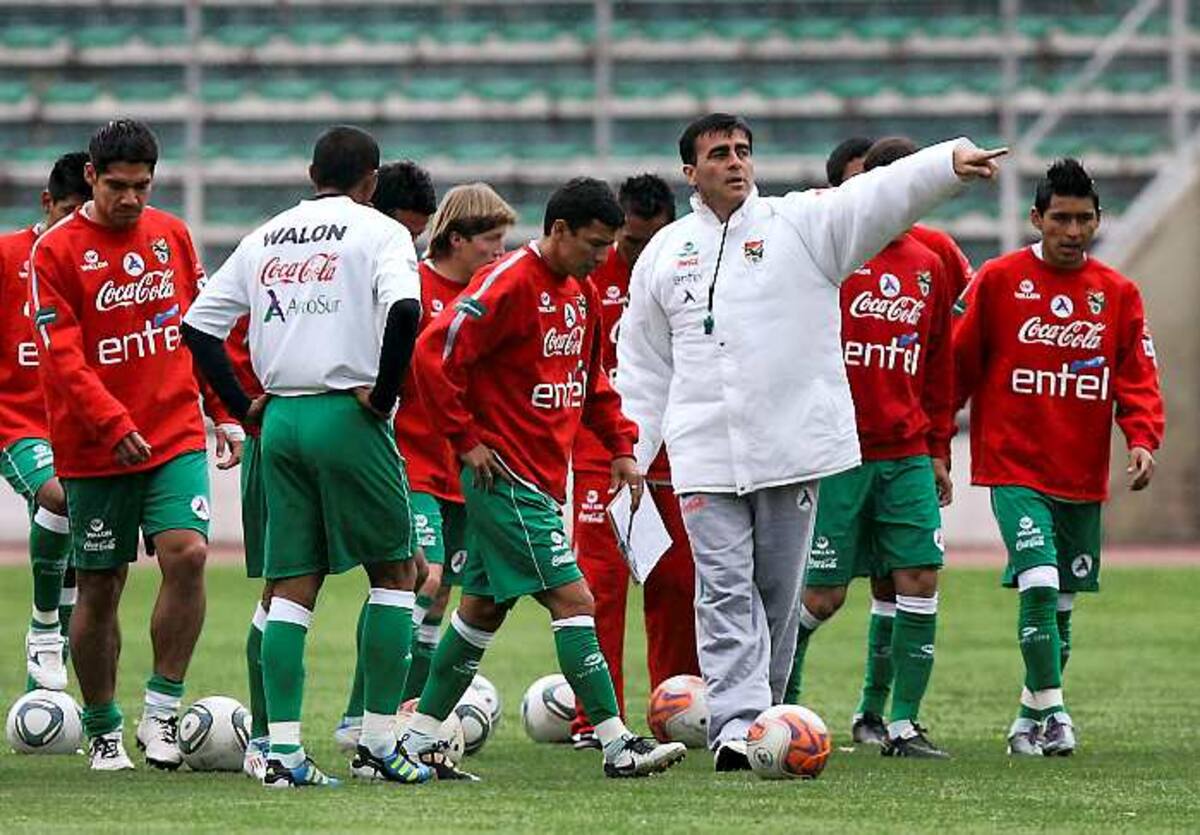 Gustavo Quinteros inicio su plan de entrenamiento con Bolivia para afrontar las eliminatorias de Brasil 2014. AP