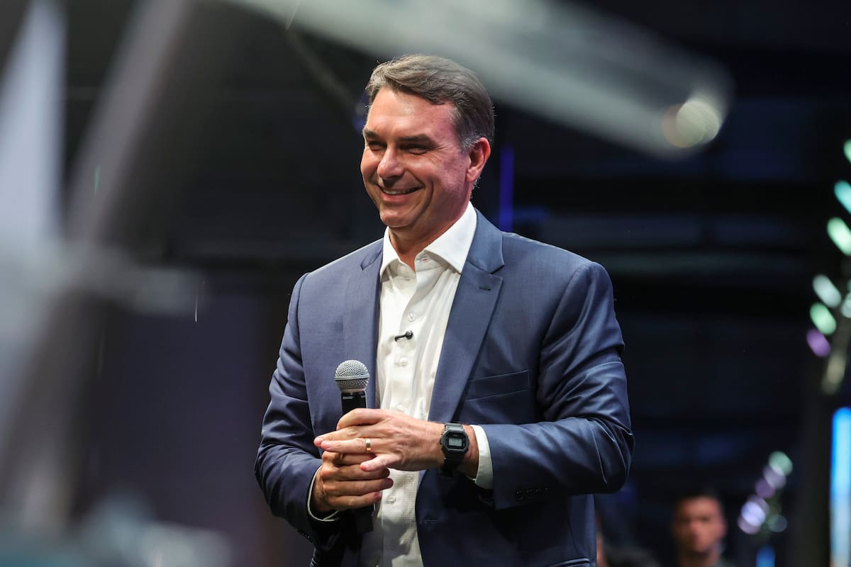 Brasil: prohíben salir del país a Flávio Bolsonaro por investigación de lavado de dinero