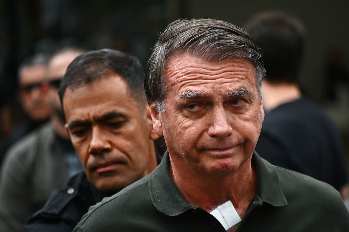 Expresidente Jair Bolsonaro fue hospitalizado por bronconeumonía