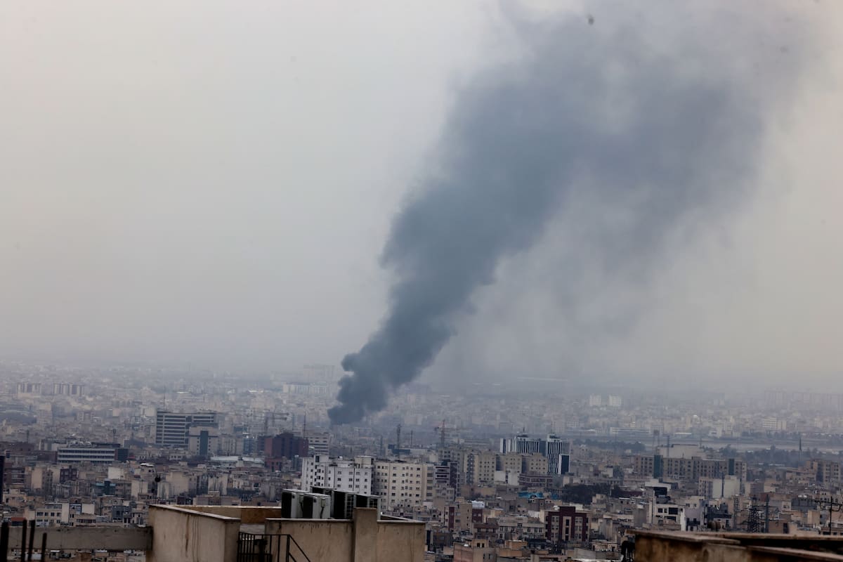 Irán atacó instalación diplomática de EE. UU. en Irak y sigue bombardeando a Israel