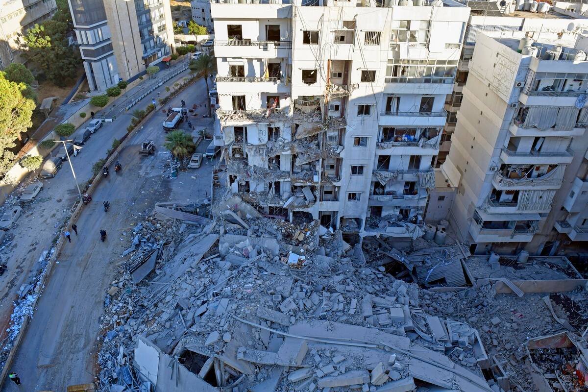 El lugar de un ataque aéreo israelí que tuvo como objetivo una sucursal del grupo financiero Al-Qard Al-Hassan en Al-Shiyah, Beirut. //EFE