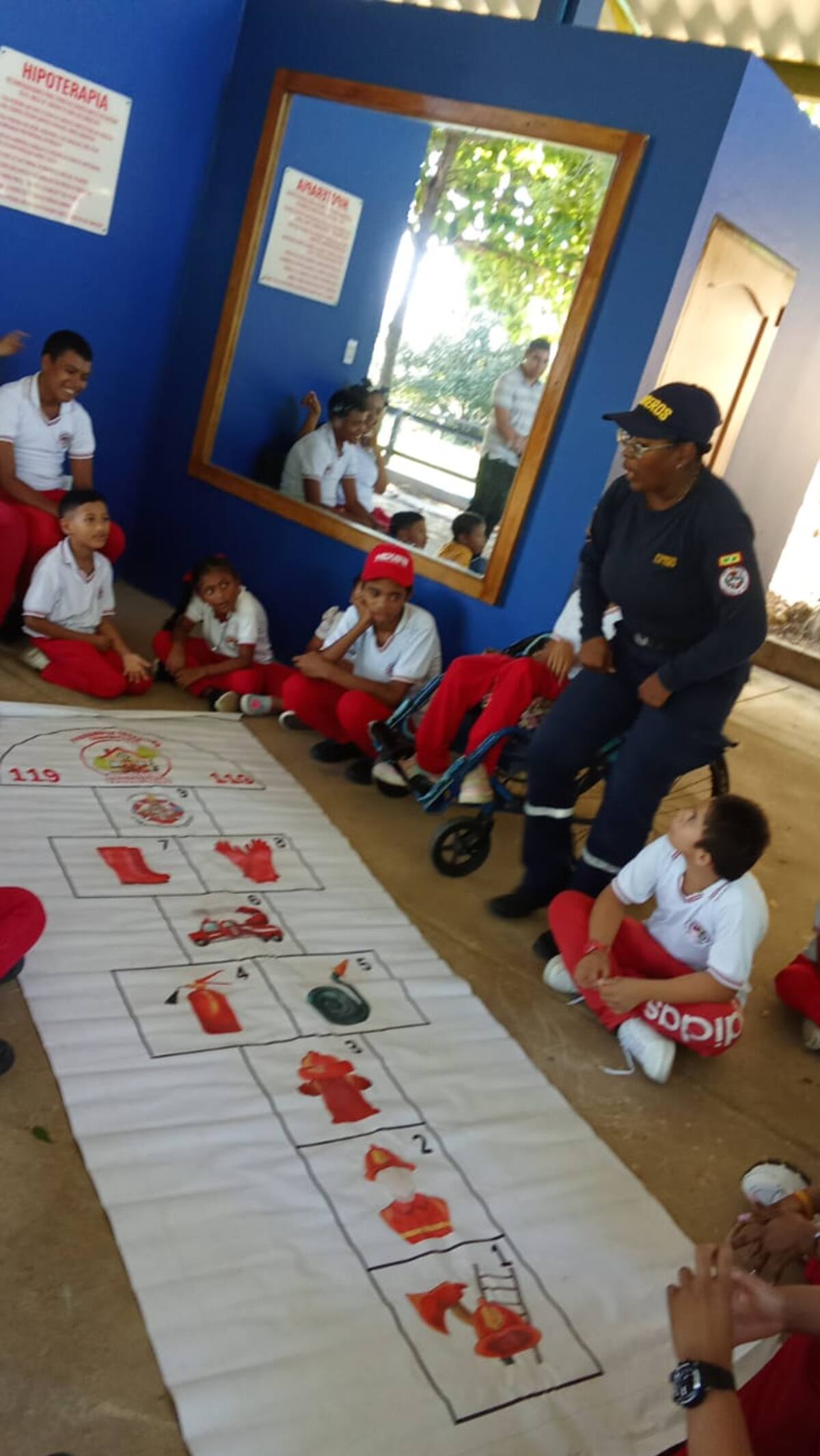 Los infantes recibieron enseñanzas para la prevención de incendios.//Foto: cortesía
