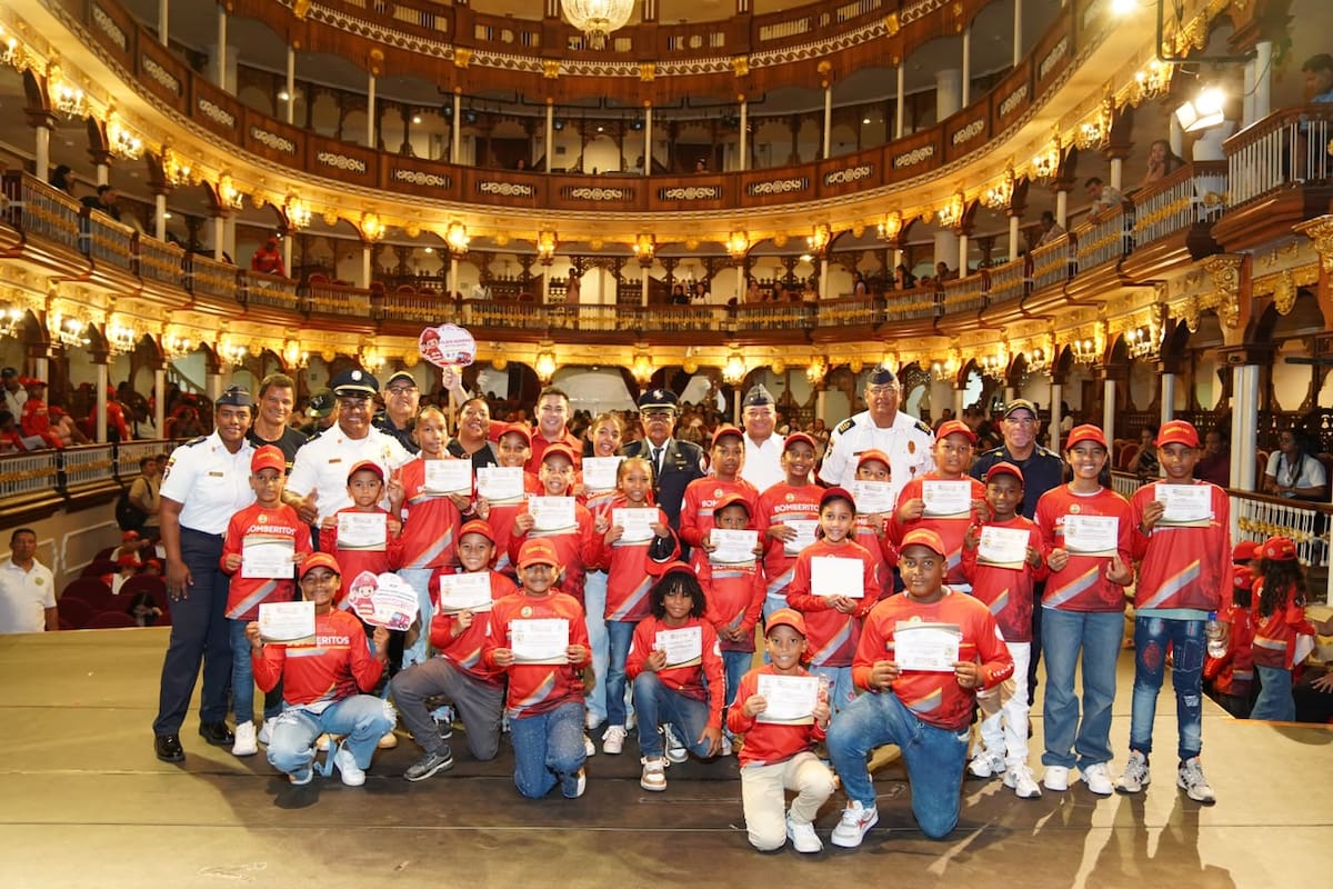 720 nuevos Bomberitos Comunitarios se gradúan en Cartagena para fortalecer la prevención