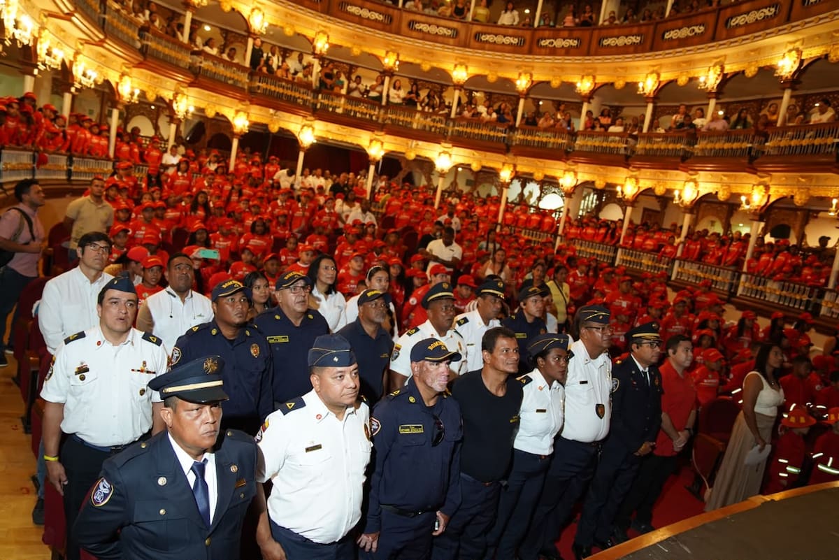Ya son 3.100 niñas, niños y adolescentes que integran los Bomberitos Comunitarios // Cortesía: Alcaldía de Cartagena.