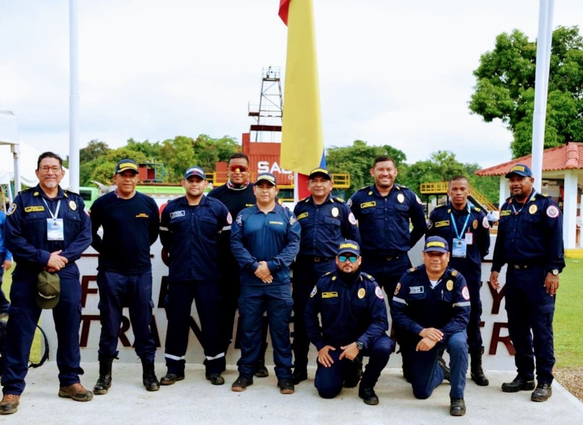 Miembros del Cuerpo de Bomberos de Cartagena. // Foto: cortesía