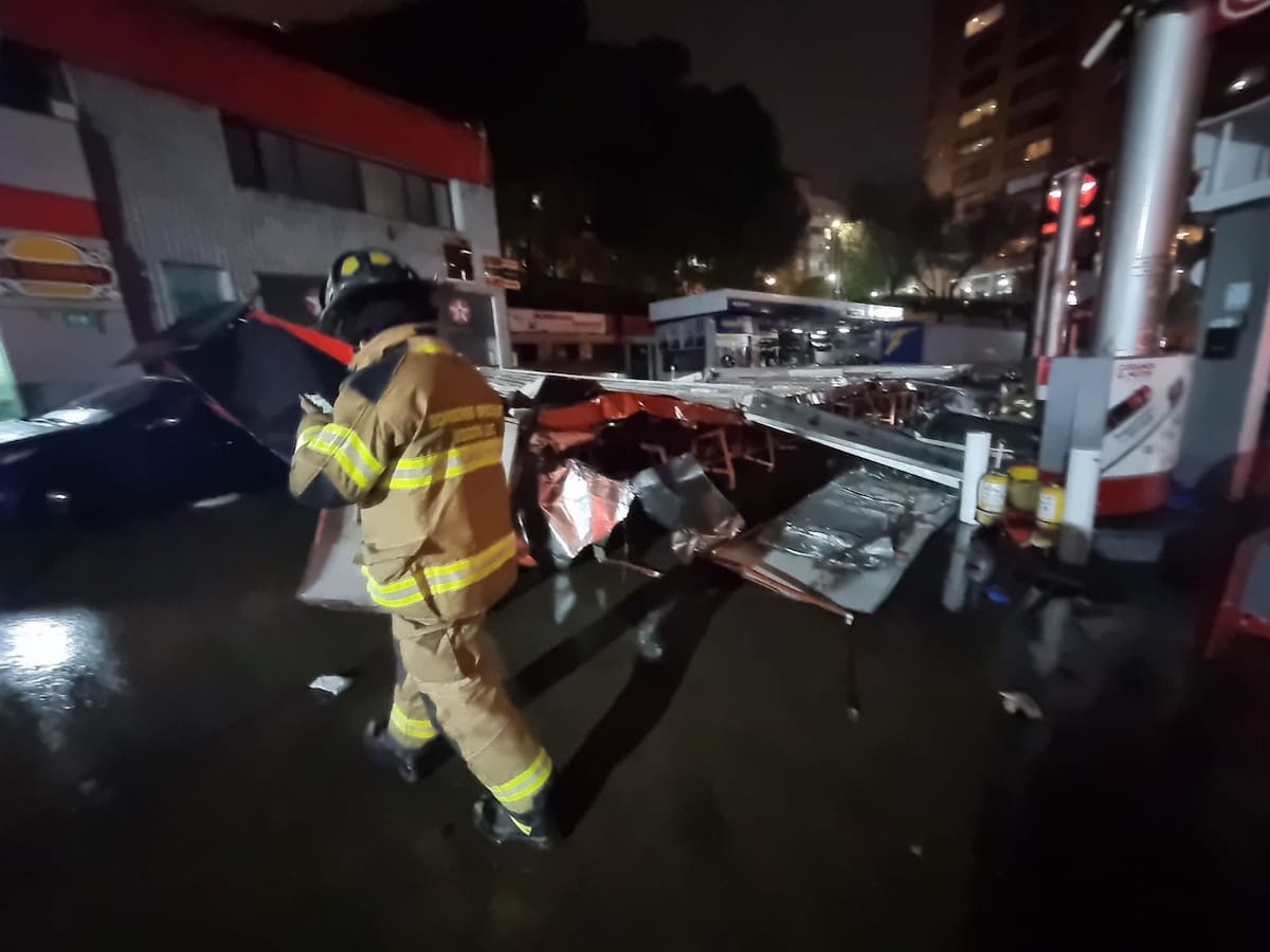 Bomberos de Bogotá atendieron emergencia por ruptura de una tubería. // Foto: tomada de X - Bomberos de Bogotá @BomberosBogota