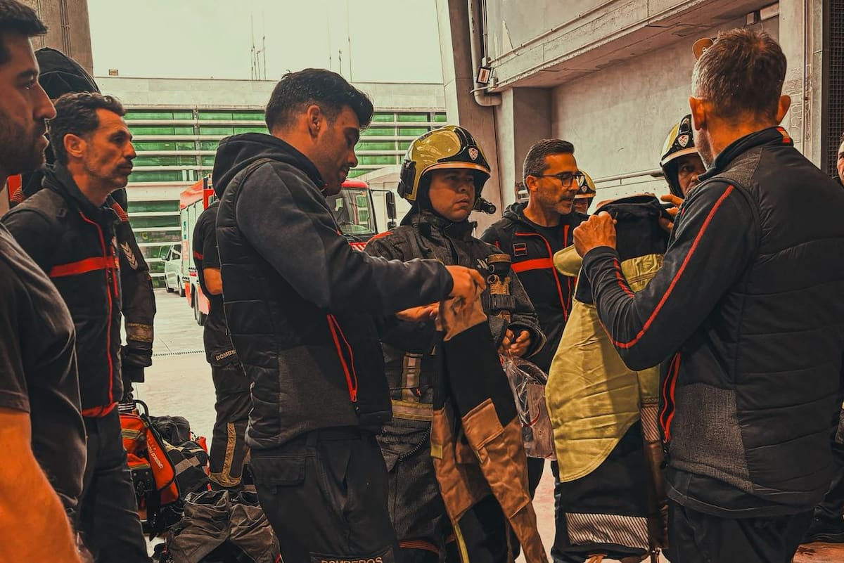 El acuerdo entre el Cuerpo de Bomberos de Cartagena con Bomberos Búsqueda y Rescate de España, fue oficializado en Málaga, España, durante una visita institucional encabezada por el director Jhony Pérez y una delegación de bomberos cartageneros. // Foto: Cortesía - Alcaldía de Cartagena.