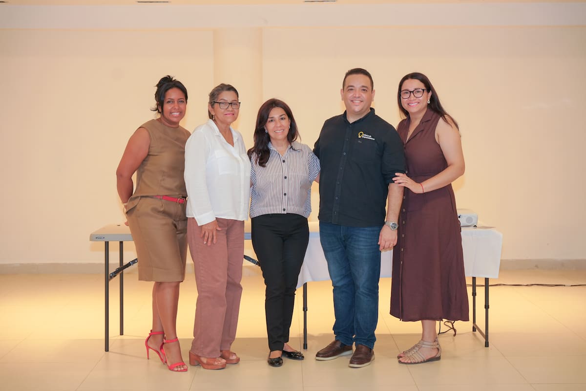 Olga Nieto, Sixta Vásquez, Silvia Torres, Robinson Mendoza y Érica Chaves.