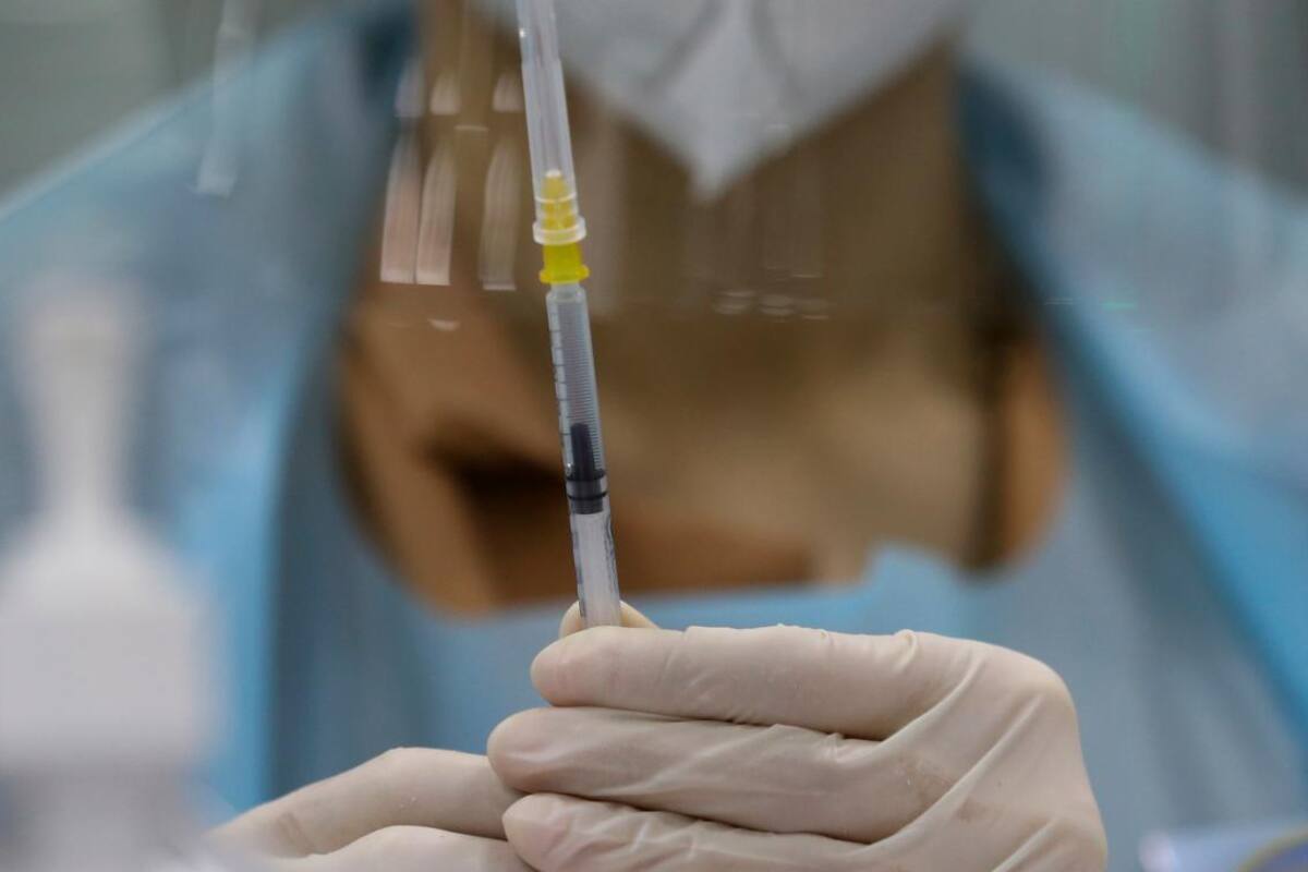¿Puedo vacunarme contra el COVID-19 y contra la influenza?
