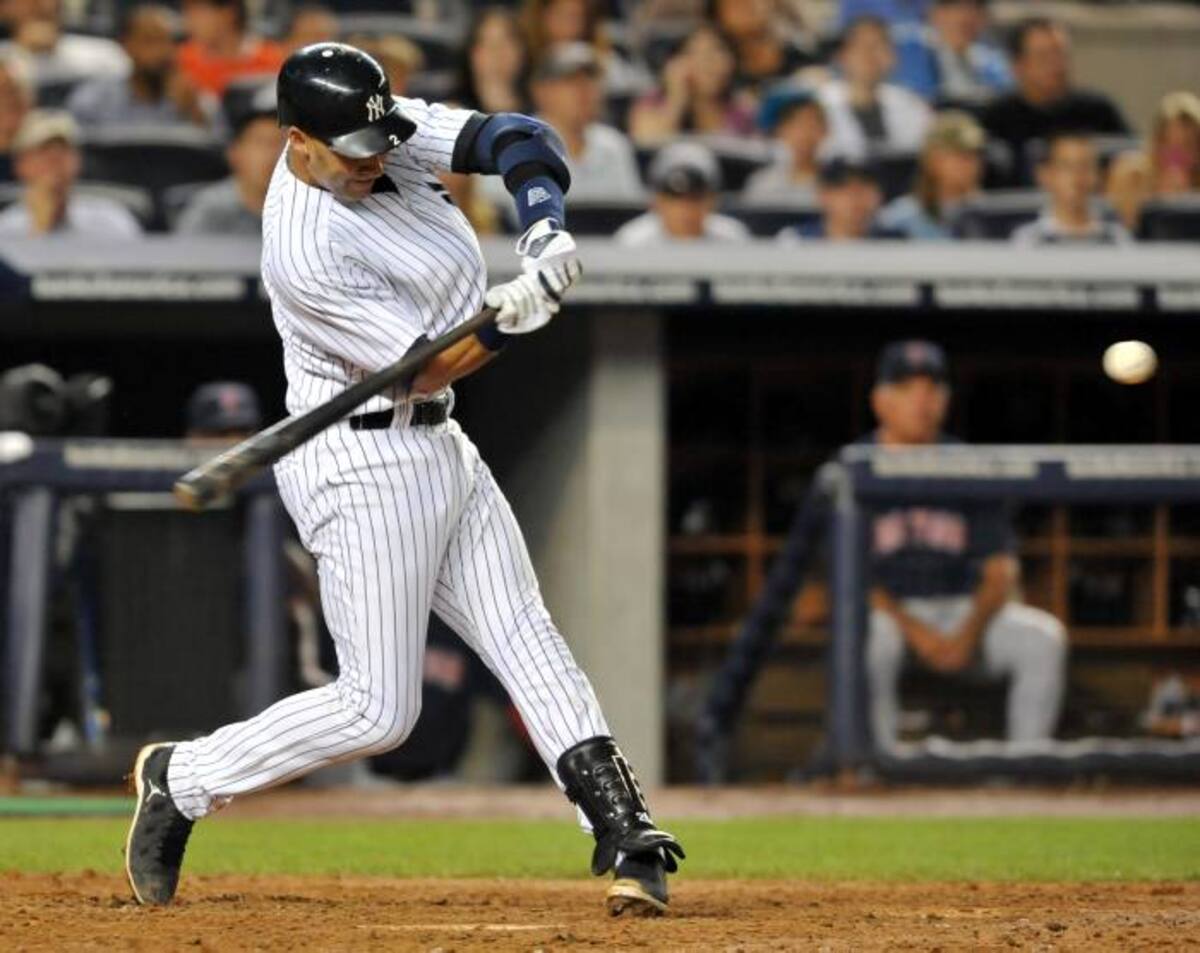 Derek Jeter, de los Yanquis, sigue haciendo historia en las Grande Ligas. AP