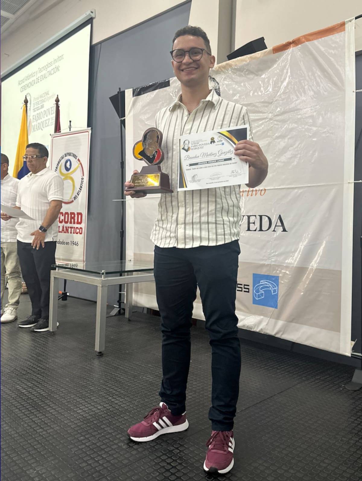 Brandon Martínez del periódico El Colombiano de Medellín, quien ganó el premio en categoría Jóvenes.//Juan M. Cantillo-El Universal.