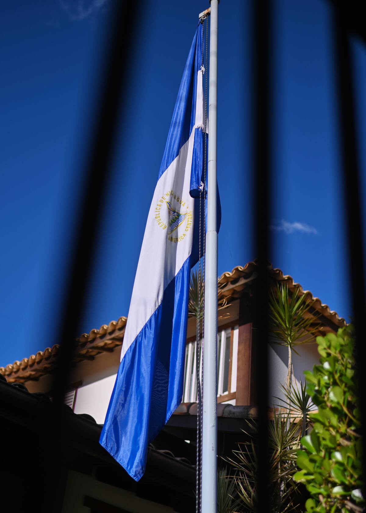 AME9025. BRASILIA (BRASIL), 08/08/2024.- Fotografía de la sede de la embajada de Nicaragua en Brasil, este jueves en Brasilia (Brasil). El Gobierno de Brasil decidió este jueves expulsar a la embajadora de Nicaragua, Fulvia Castro, en "reciprocidad" a una medida similar adoptada por las autoridades de Managua con el representante brasileño, confirmaron a EFE fuentes oficiales. EFE/ Andre Borges