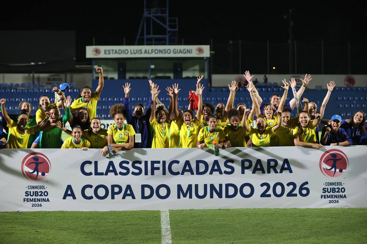 Las jugadoras de Brasil celebran tras golear a Argentina y clasificar al Mundial Sub-20 de Polonia. //EFE: Juan Pablo Pino