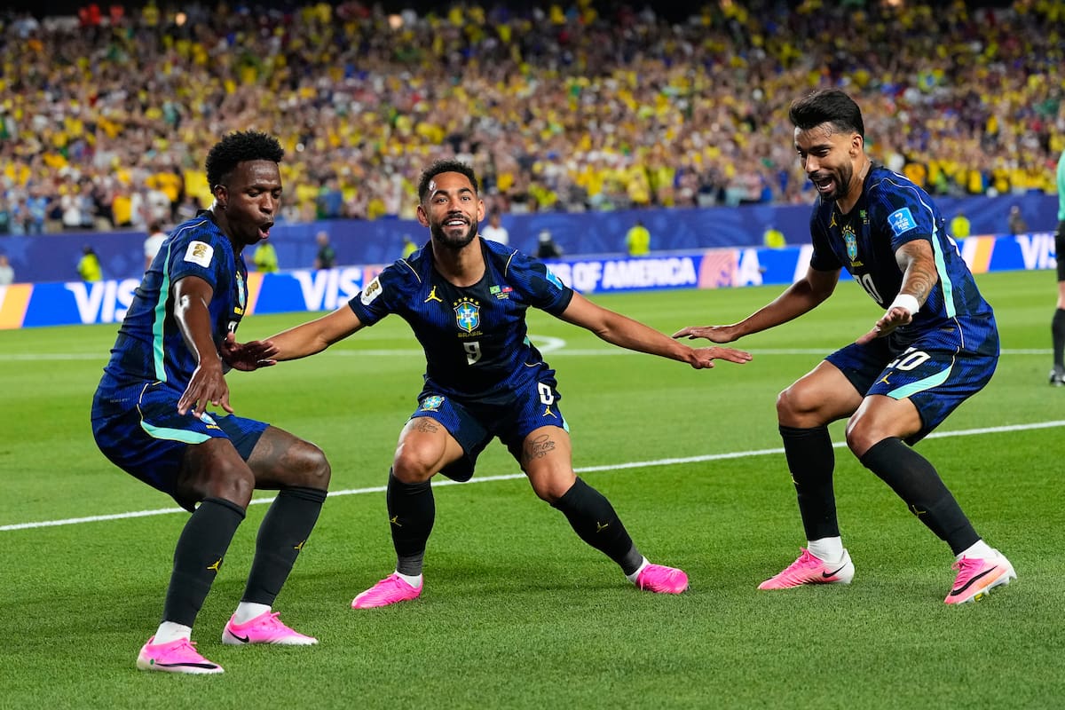 Vínicius Jr (I) fue el gran protagonista del partido contra Haití. Mateus Cunha (C) metió dos goles en el encuentro. //Foto, AP: Petr David Josek