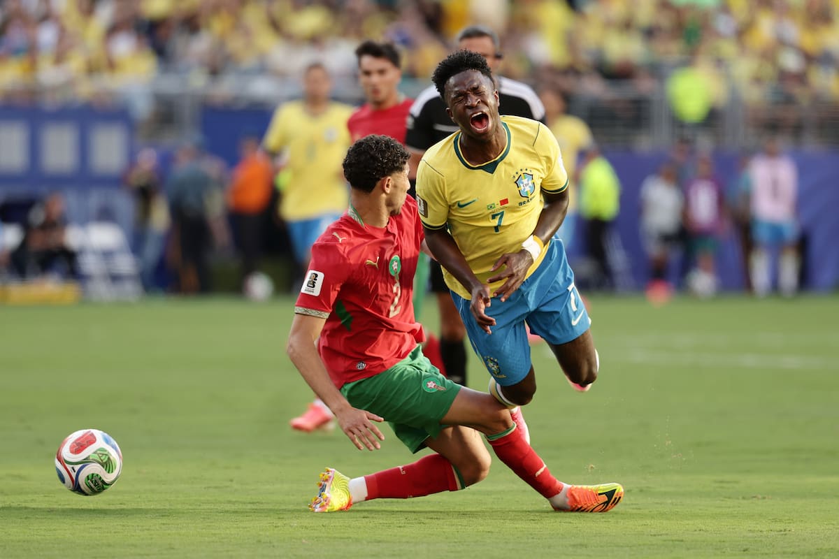 Vinícius Jr causó caos en la defensa de Marruecos en el debut de Brasil por la primera fecha del Mundial. //Foto, AP: Adam Hunger