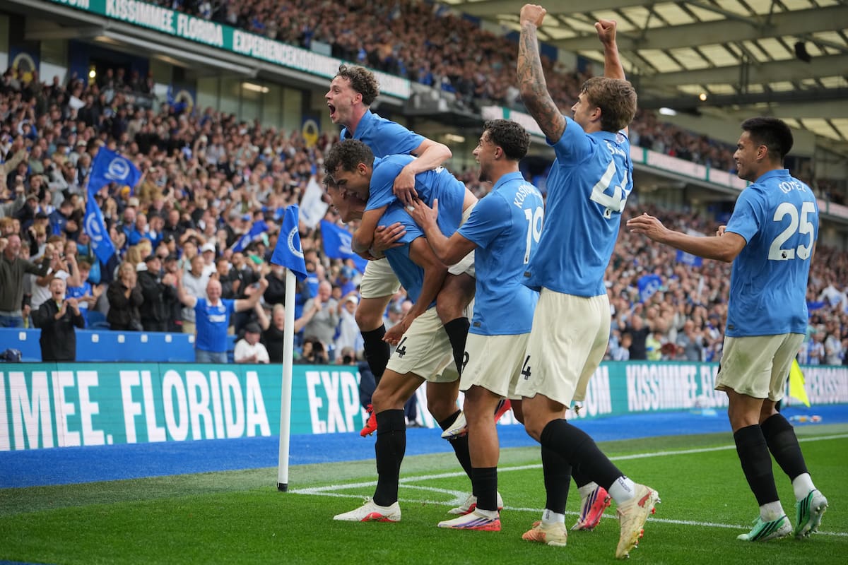 Brighton vivió una tarde soñada con su victoria sobre Arsenal en la quinta jornada de la Premier League. //Foto, AP: Kin Cheung)