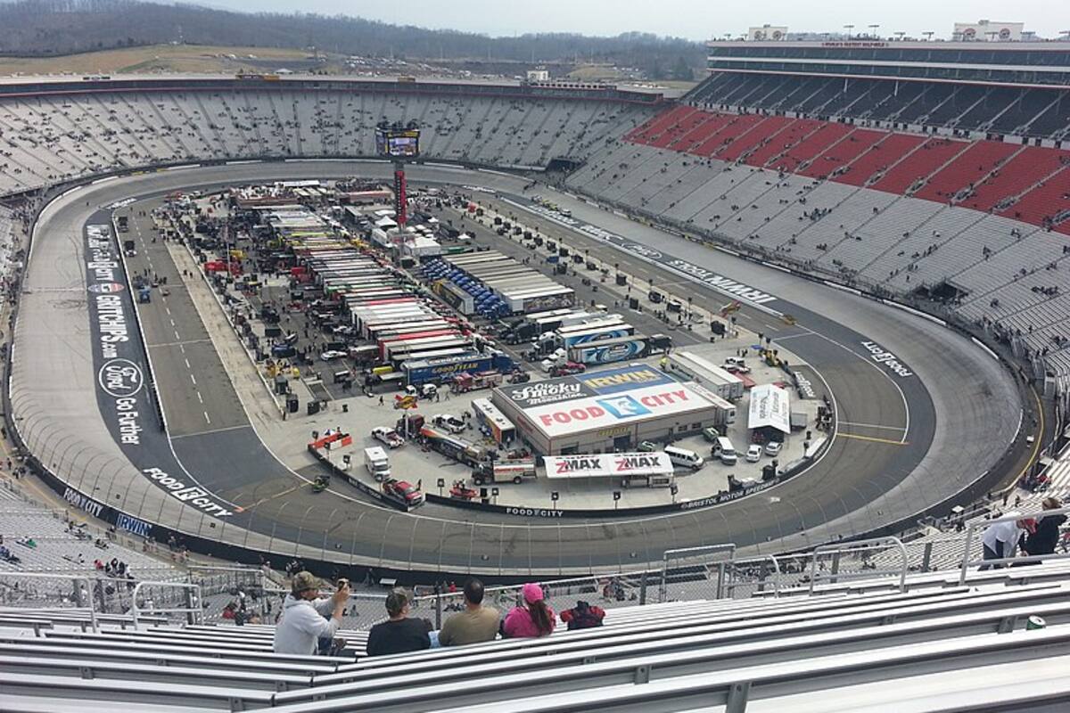 La MLB se dirige al Bristol Motor Speedway con un duelo entre los Rojos y Bravos en el 2025