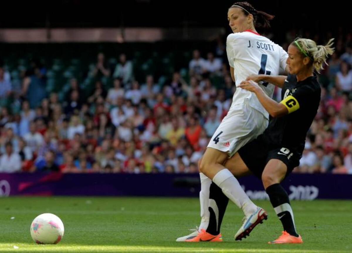 Con el duelo entre Gran Bretaña y Nueva Zelanda, en fútbol femenino, se dio inicio a las competencias en los Juegos Olímpicos de Londres 2012. AP