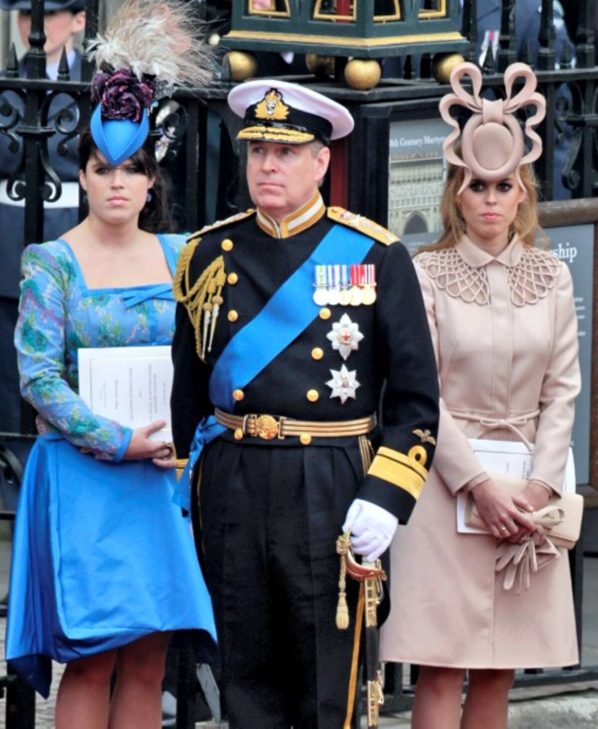 El príncipe Andrés, y sus hijas, las prin-cesas Eugenie y Beatrice. AP /Gero Breloer/