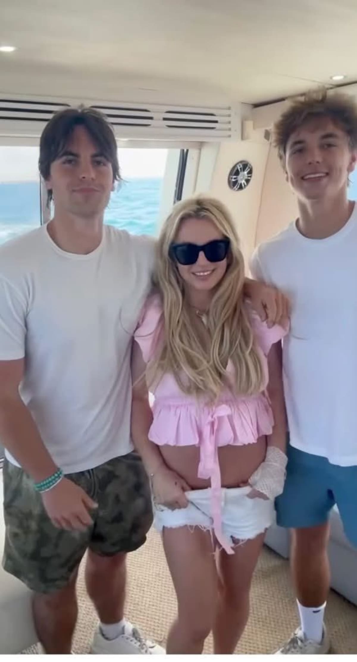 Video: Britney Spears disfruta con sus hijos en yate tras su arresto. // Captura tomada de IG @marieclaire_la