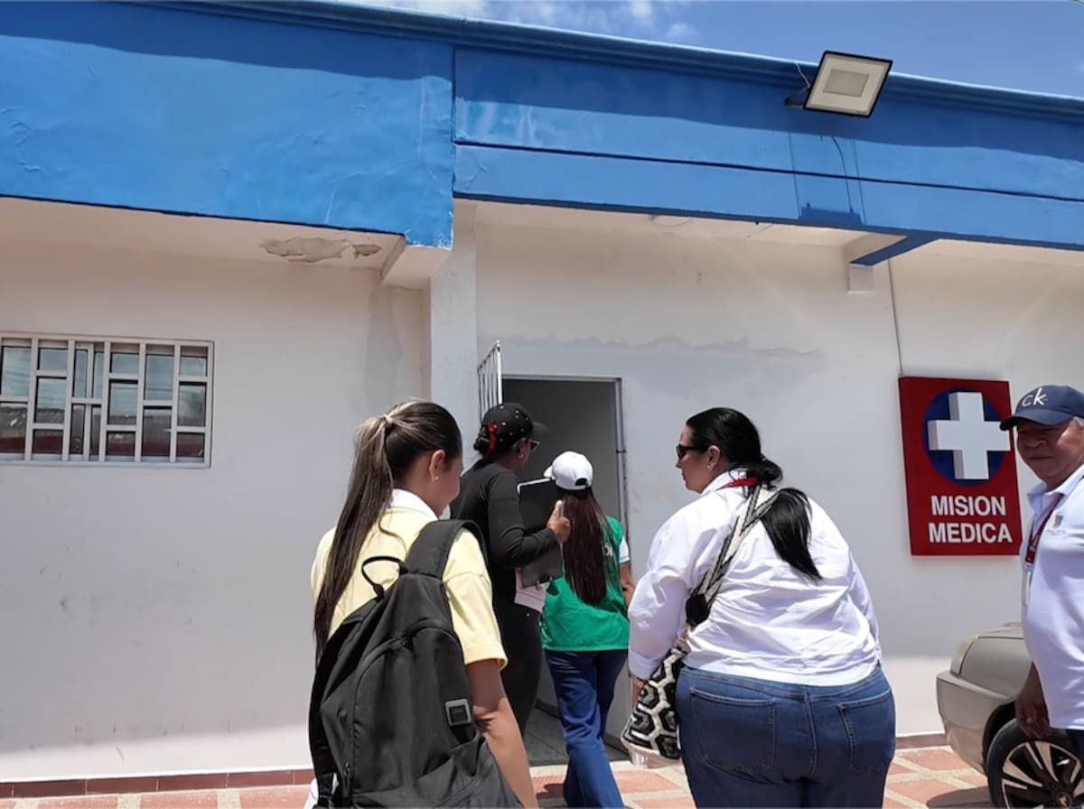 Momentos en el cual la misión médica de la Secretaría de Salud departamental del Atlántico llegaba a inspeccionar la ESE Hospital de Repelón.//Cortesía Gobernación del Atlántico.