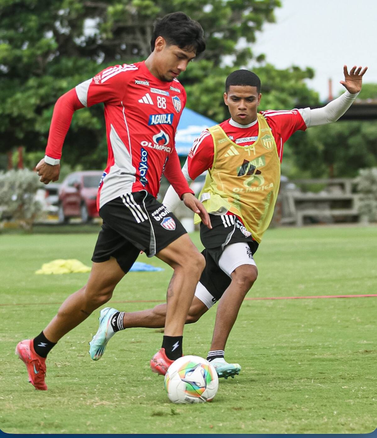 Bryan Castrillón y José Enamorado, jugadores de Junior de Barranquilla.//Cortesía.