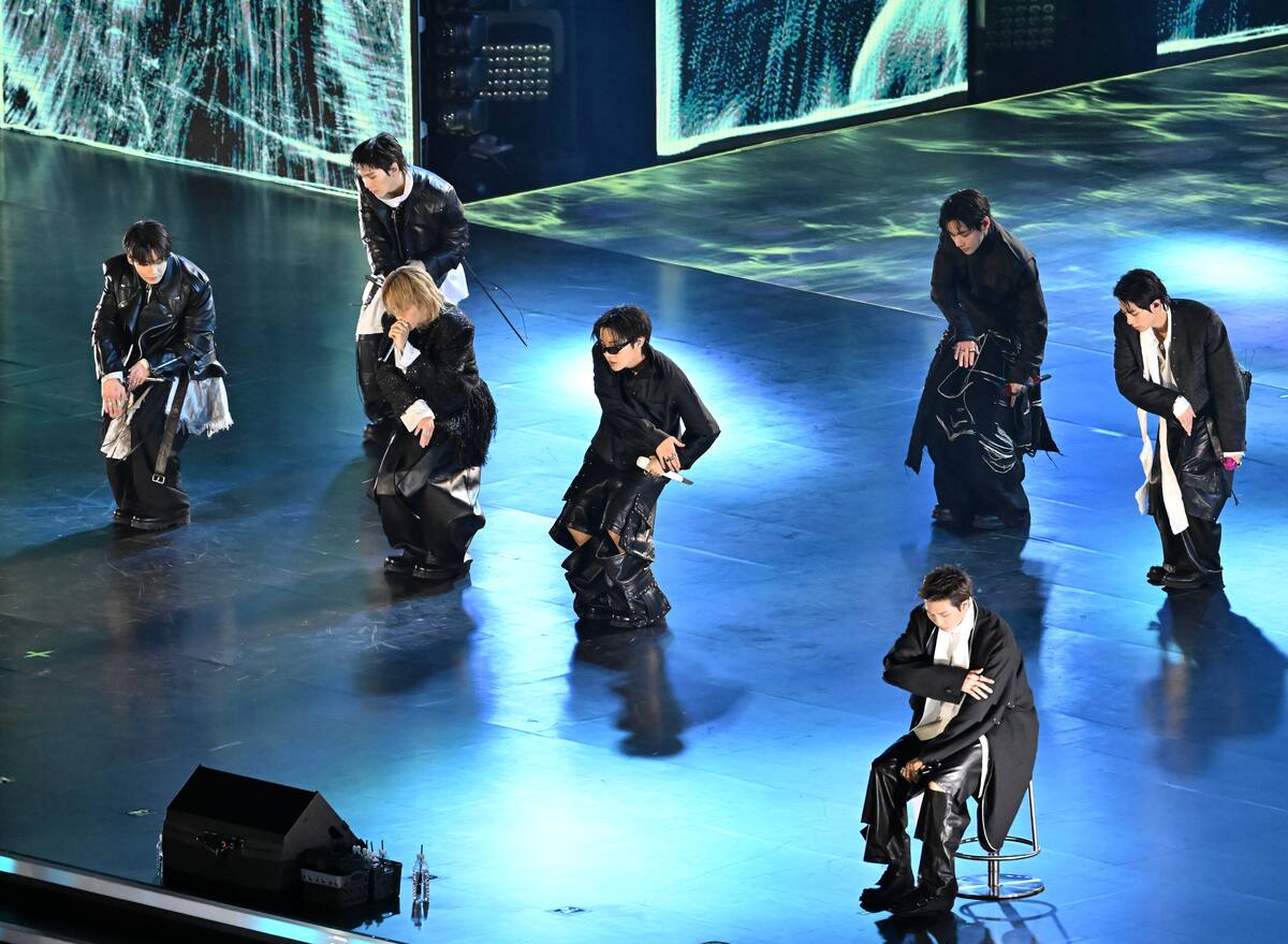 El grupo de K-pop BTS se presenta durante el concierto 'BTS THE COMEBACK LIVE | ARIRANG' en la Plaza Gwanghwamun, en el centro de Seúl, Corea del Sur, el 21 de marzo de 2026. (Corea del Sur, Seúl) EFE/EPA/YONHAP / POOL