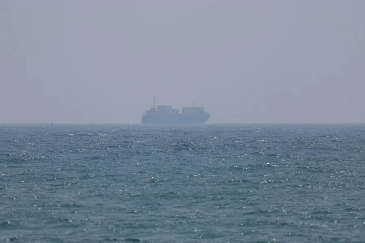 Irán declara el Estrecho de Ormuz cerrado y amenaza con quemar barcos