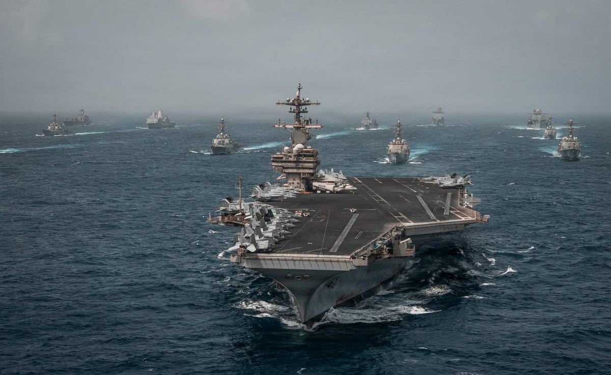 Fotografía difundida por el Comando Central del Ejército de Estados Unidos (Centcom) de buques de guerra de la Armada de EE.UU. desplegados en Medio Oriente. //EFE - Centcom.