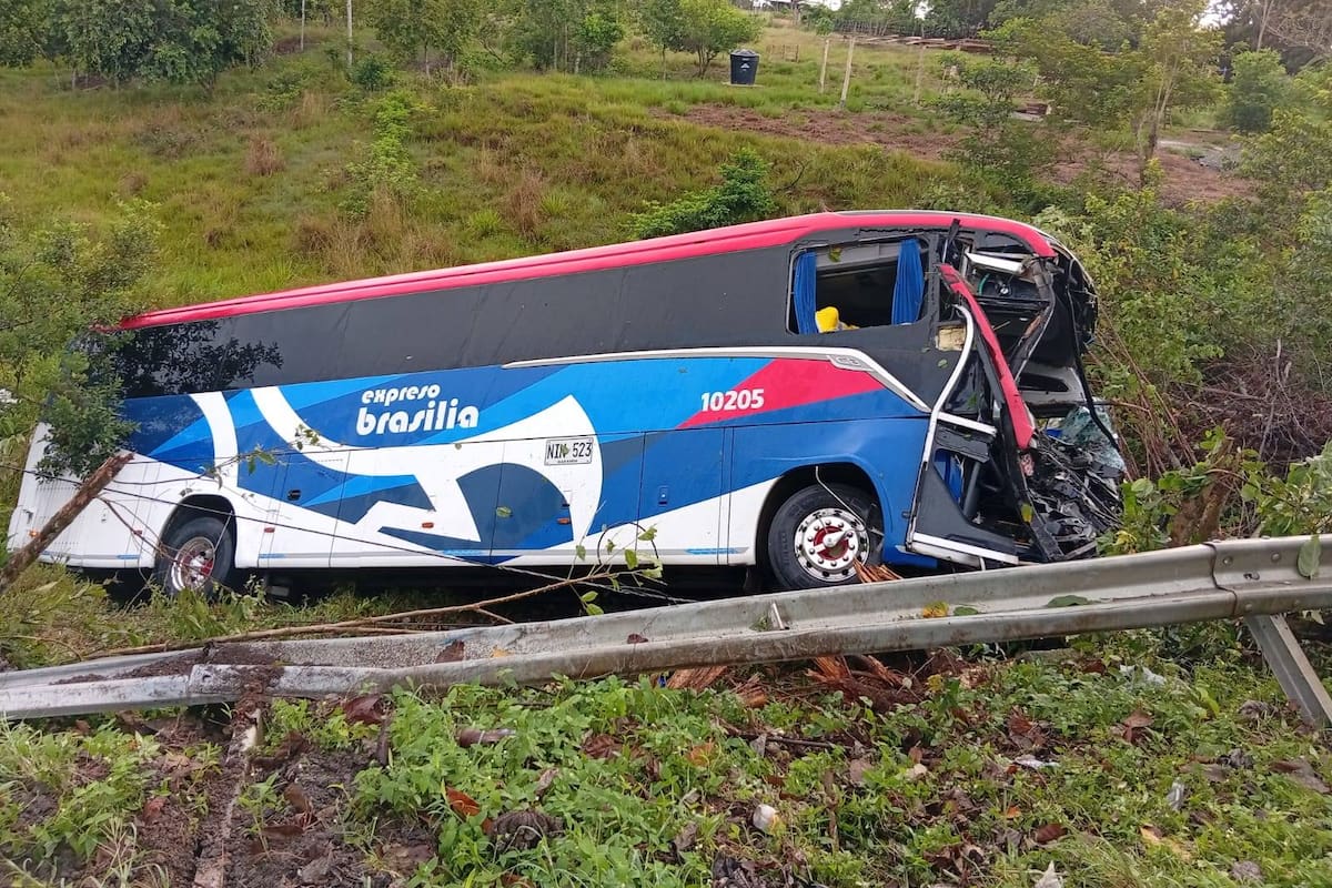 2 muertos dejó accidente de bus de Brasilia que cubría la ruta Mompox-Medellín