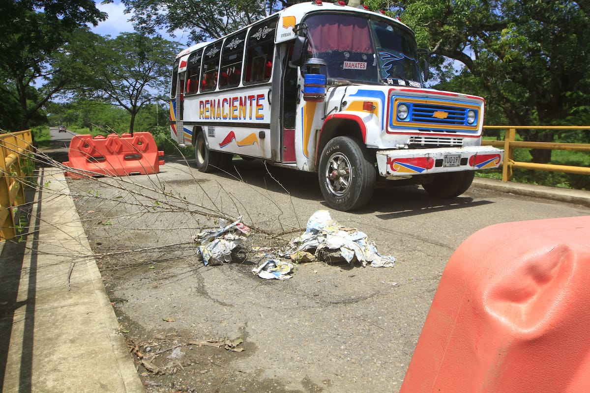 Usuarios exigen renovación de buses intermunicipales en Mahates