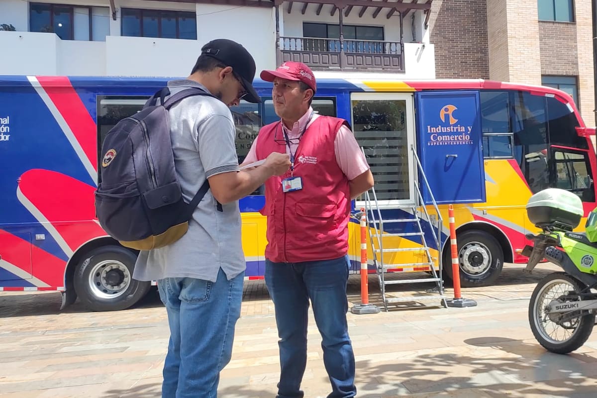 El Bus del Consumidor rueda con sus servicios en Magangué y El Carmen de Bolívar