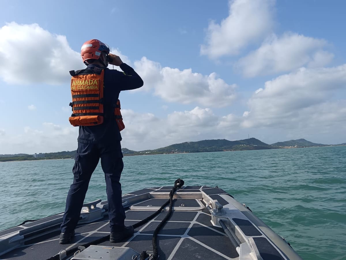 La búsqueda de Juan Carlos López continúa en aguas de Caño Dulce, Tubará, tras el accidente en el que se volcó la moto acuática en la que viajaba con sus hijos. //FOTO: ARMADA NACIONAL.
