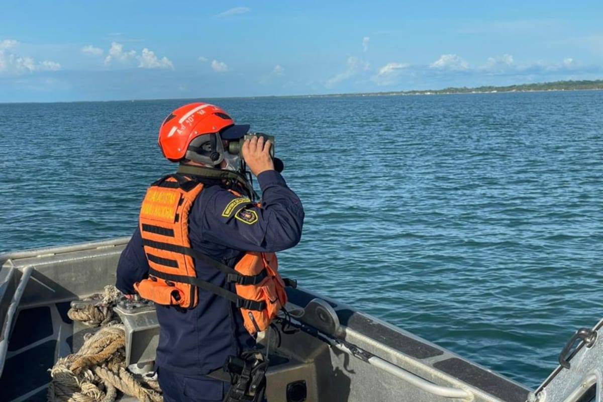 Armada Nacional busca tres jóvenes desaparecidos en playas de Puerto Colombia