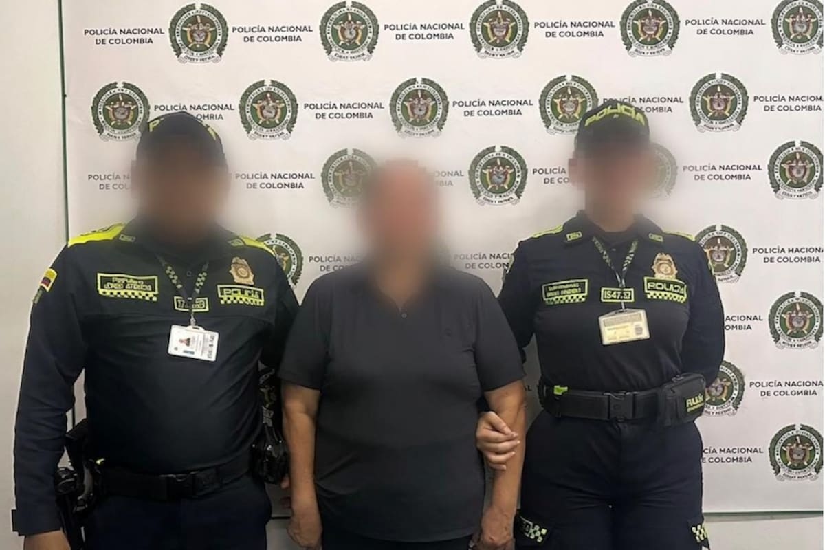 La capturan en el Ernesto Cortissoz por estafa agravada y tráfico de migrantes